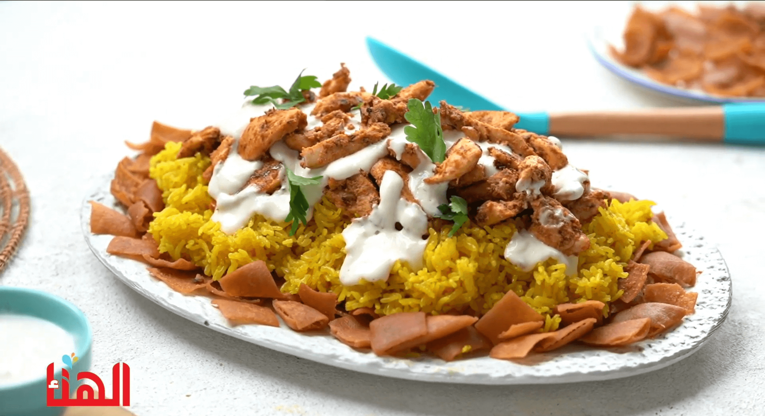 فتا شاورما الدجاج بصوص الزبادي